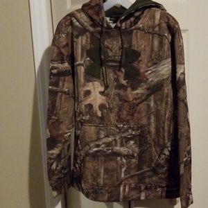 Camo under armour hoodie
